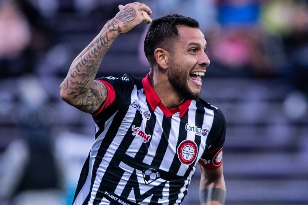 Gómez: “Mientras no money, no play fútbol”