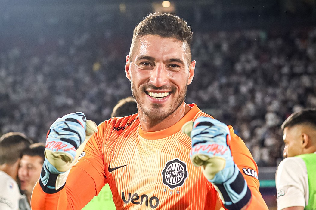 Gastón Olveira se nacionalizó paraguayo y fue convocado por Gustavo Alfaro