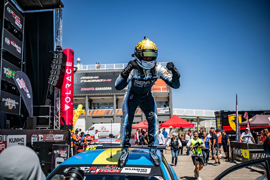 Fin de semana soñado para Santiago Urrutia: ganó las dos carreras en Valencia