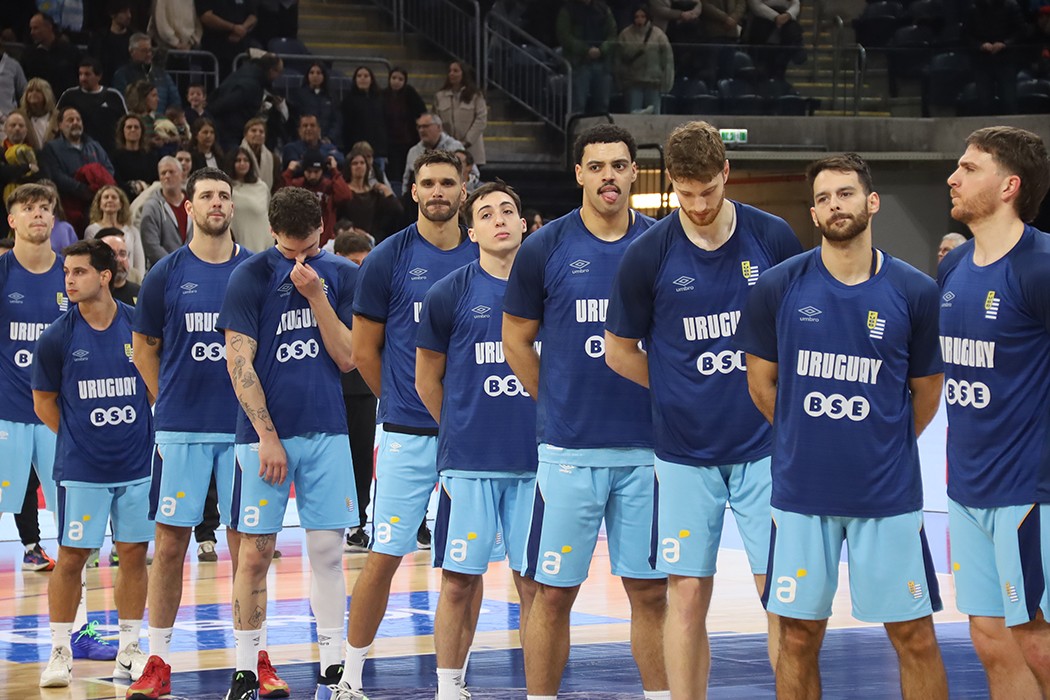Uruguay ganó y es líder del grupo D