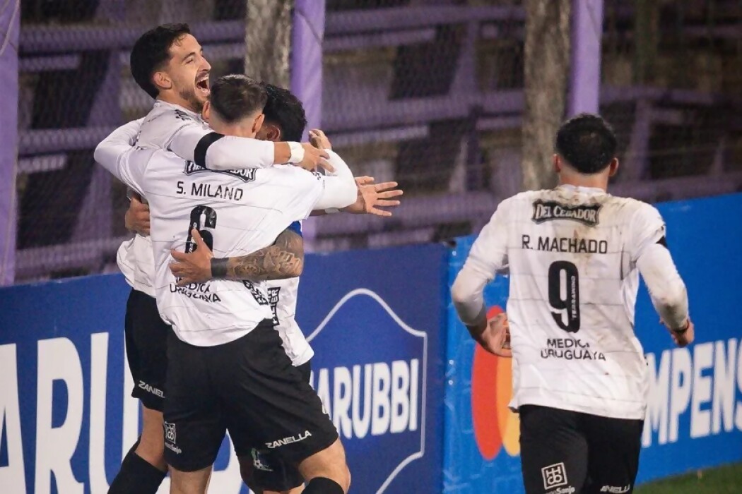 Liverpool, de visita, derrotó 2-1 a Defensor en el Franzini