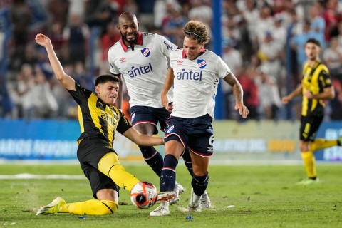 Nacional y Peñarol igualaron 1-1 en el Gran Parque Central