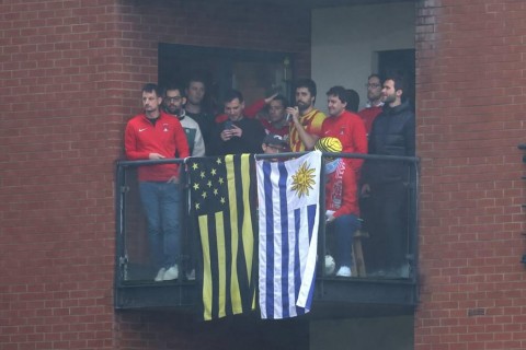 La historia de la bandera de Peñarol en el partido del Manchester City