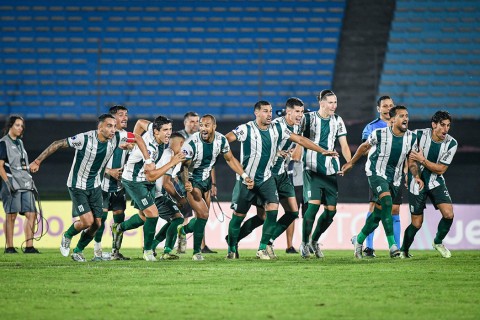 Racing eliminó a Wanderers por penales y jugará fase de grupos de la Copa Sudamericana