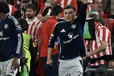 Dos asistencias de Manuel Ugarte en la goleada de Manchester United