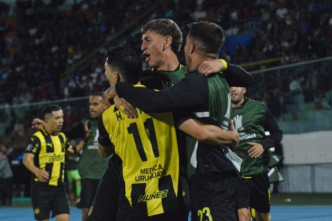 Peñarol goleó 3-0 a San Antonio Bulo Bulo y dio un gran paso en la Libertadores
