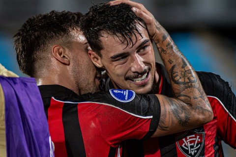 Cerro Largo perdió con Vitória y complicó su clasificación