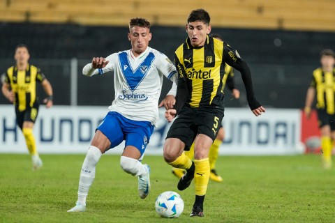 Peñarol empató con Vélez y terminó segundo en su grupo