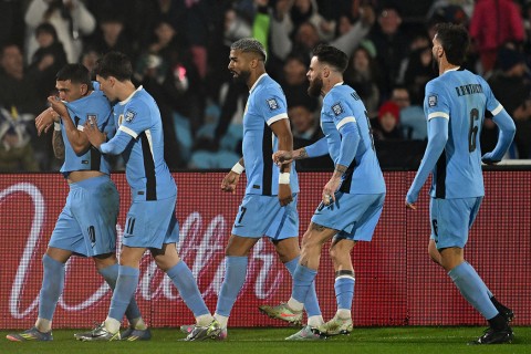Uruguay venció 2-0 a Venezuela y se acerca a la Copa del Mundo