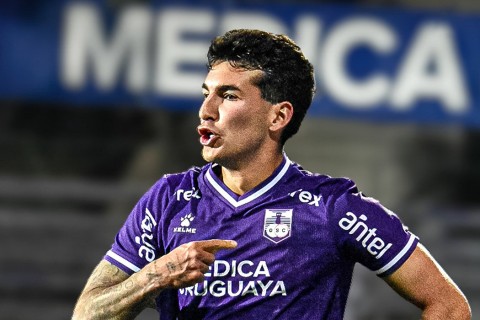 Defensor Sporting derrotó 2-1 a Cerro y llega con chances al final