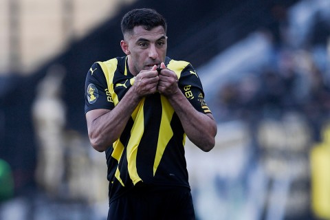 Peñarol venció a Cerro y habrá final clásica por el Intermedio