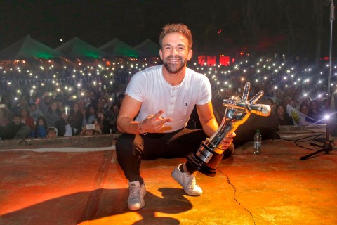 Braulio Assanelli fue convocado para cantar el himno de los 100 años del Palacio Legislativo
