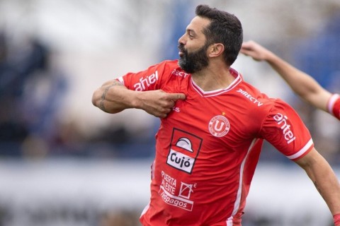 Dos Santos: “En Universitario jugamos más con el corazón que por la plata”