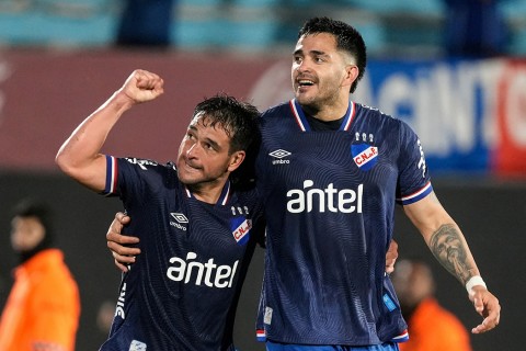 Nacional remontó y le ganó 2-1 a Plaza Colonia