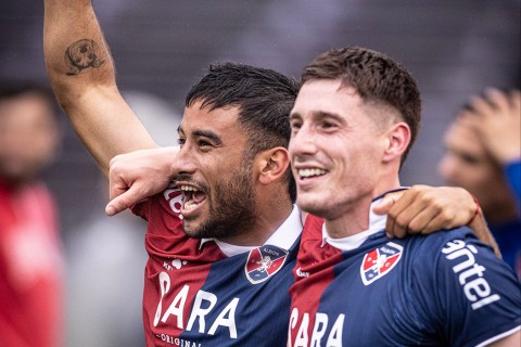 Albion derrotó 4-1 a Rentistas y ascendió a Primera