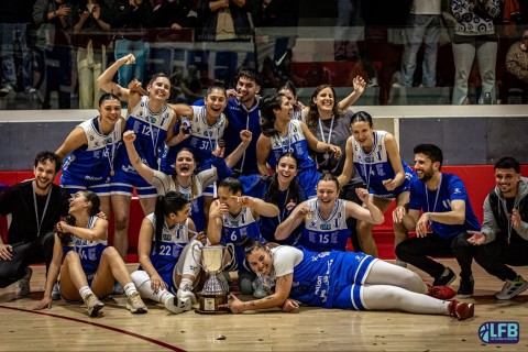 Defensor Sporting tetracampeón femenino