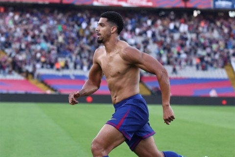 Araújo, en el final, le dio la victoria al Barcelona