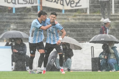 Cerro se hizo fuerte: venció 2-0 a Peñarol