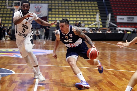 Defensor Sporting venció a Corinthians por la Liga Sudamericana de Básquetbol
