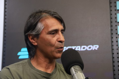 Tabaré Silva: “el VAR tenía que haber llamado por el empujón previo a la roja de Valenzuela”