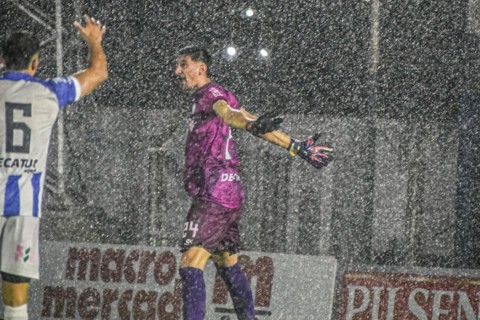 Con un gol de arco a arco Cerro Largo venció a Liverpool