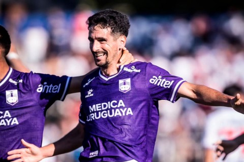 José Álvarez: “Maxi se tiró muy mal, era mínimo amarilla”