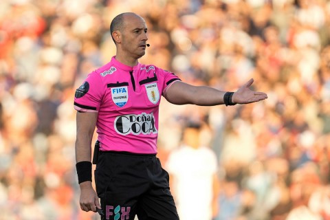 Javier Burgos será el árbitro del clásico en el Campeón del Siglo