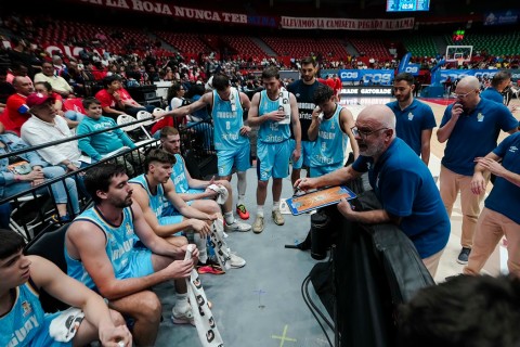 Uruguay derrotó a Panamá en su debut por las eliminatorias