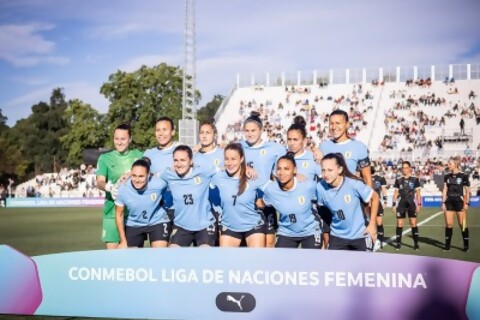 Uruguay perdió con Paraguay y empató con Ecuador