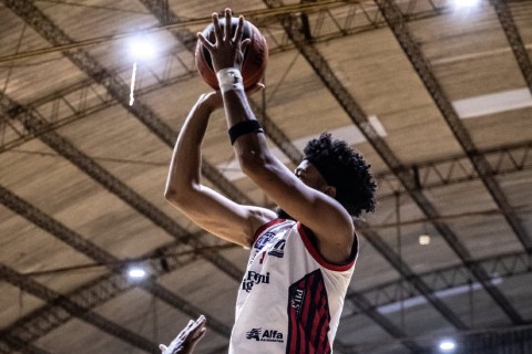 Unión derrotó 89 - 79 a Cordón y se alejó de la zona roja