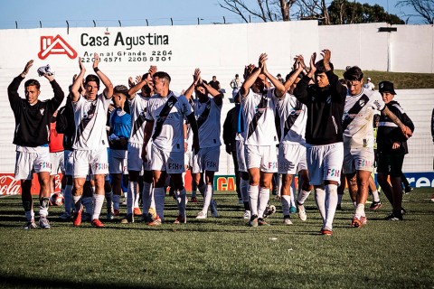 Tabaré Fierro: “ningún club va a nadar en oro con la plata de la televisión”