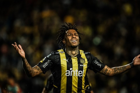 Peñarol presentó a Abel Hernández