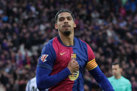 Ronald Araújo volvió a la convocatoria en Barcelona