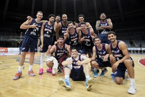 Nacional venció a Flamengo y ganó su grupo