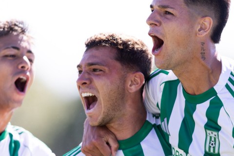 Racing goleó 4-0 a Danubio