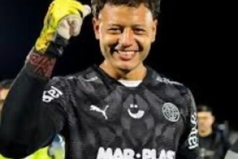 Rodríguez: “En el fútbol chileno se juega poco al pelotazo y eso me ayudó a mejorar la técnica con los pies”