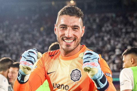 Gastón Olveira se nacionalizó paraguayo y fue convocado por Gustavo Alfaro