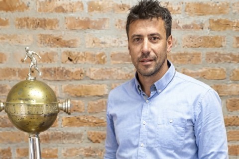 Álvaro Pintos: “vienen a probarse con la camiseta de Cerro“