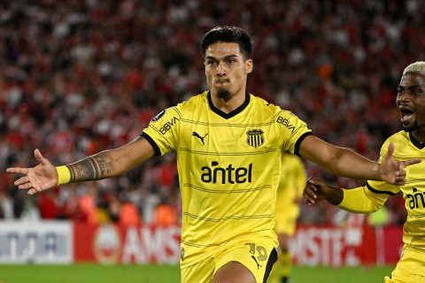 Peñarol rescató un punto de Bogotá: igualó 1-1 con Independiente Santa Fe