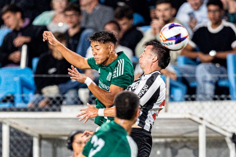 Racing derrotó 2-1 a Wanderers en el Viera y sigue en la punta del Apertura