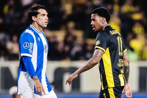 Peñarol empató 2 - 2 frente a Juventud en el Campeón del Siglo