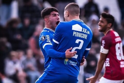 Juventud le ganó con uno menos y de atrás 2-1 a Wanderers