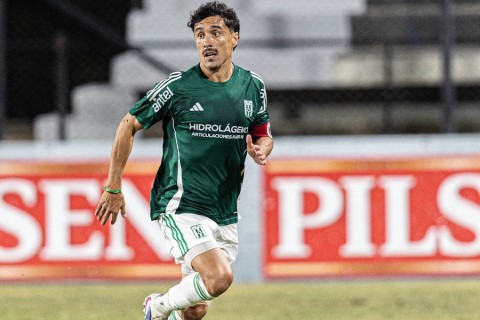 Varela: “El club nos descuenta US$ 100 cada vez que cambiamos una camiseta cuando termina el partido”