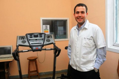 Dr. Leonardo Schiavone: “hay una gran diferencia entre un desgarro gemelo interno y externo, el interno lleva 6 semanas y el externo lleva 3 semanas”