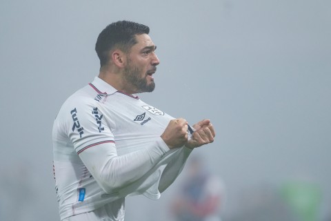 Nacional con un hombre menos superó 2-1 a Juventud