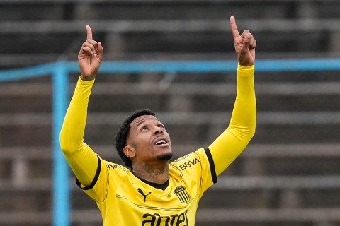 Peñarol le ganó 1-0 a Cerro y lidera su serie del Intermedio