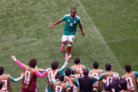México venció 2-0 a Sudáfrica en el partido inaugural del Mundial