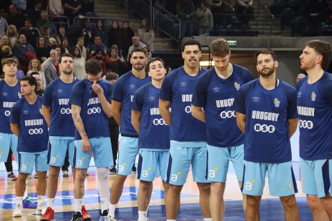 Uruguay ganó y es líder del grupo D