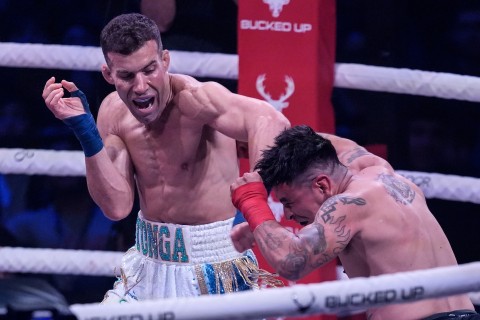 El Tonga Reyno ganó por la vía del nocaut en su combate en el Antel Arena