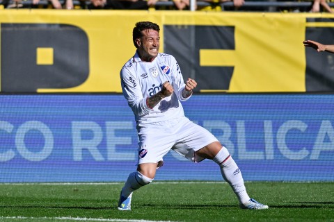 Nacional dio el golpe de visitante y le ganó 1-0 a Peñarol en el Campeón del Siglo